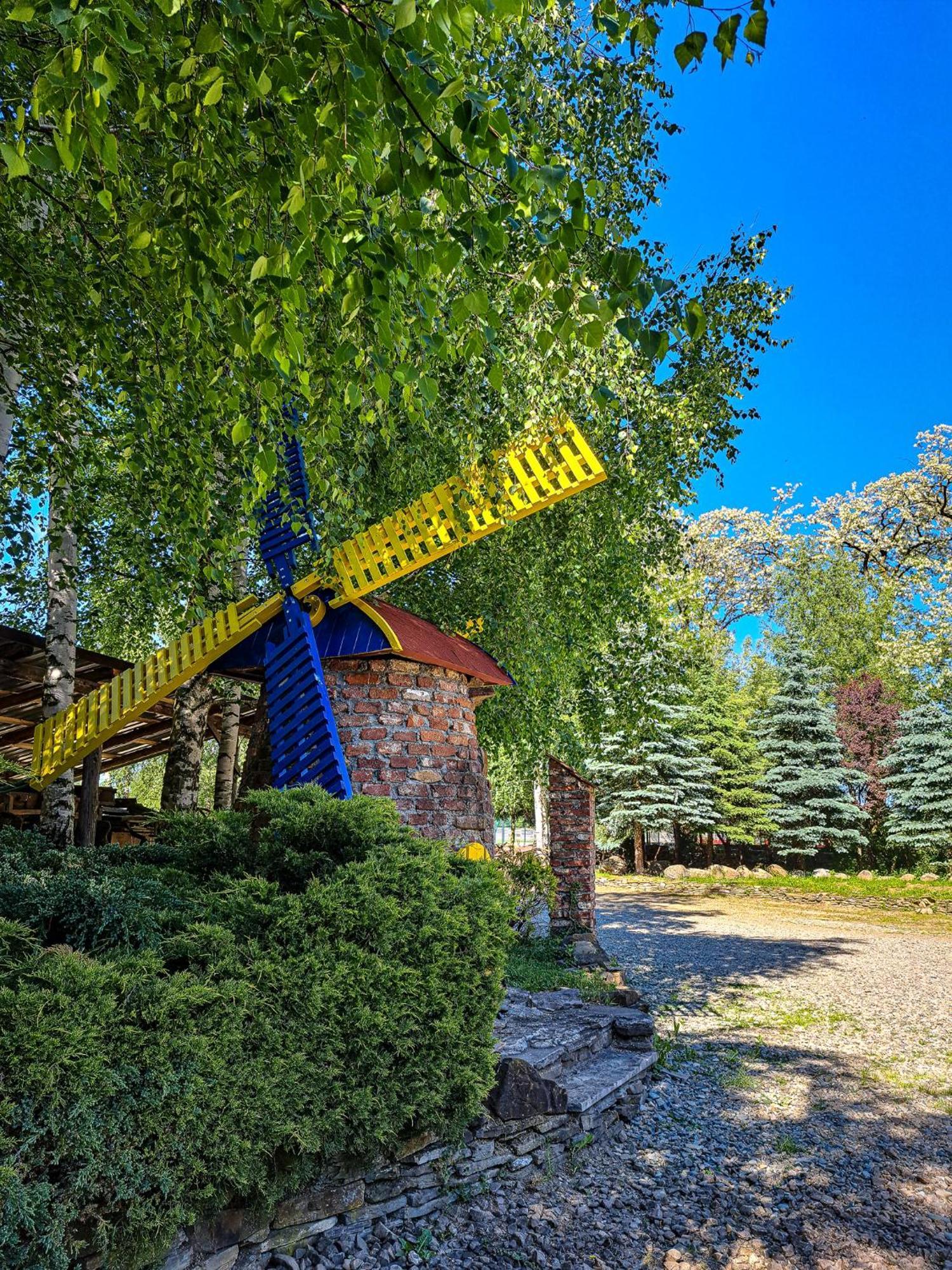 Hotel Restauracja Jas Wedrowniczek Rymanow Exterior photo